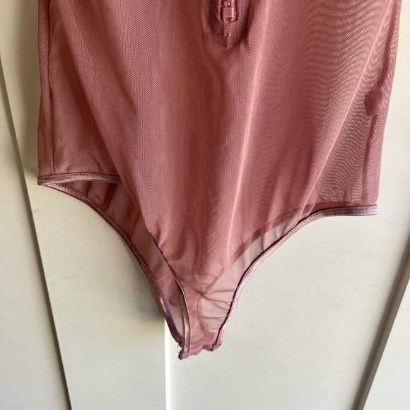 FASHION NOVA blush pink mesh zip up front bodysuit - Picture 3 of 6